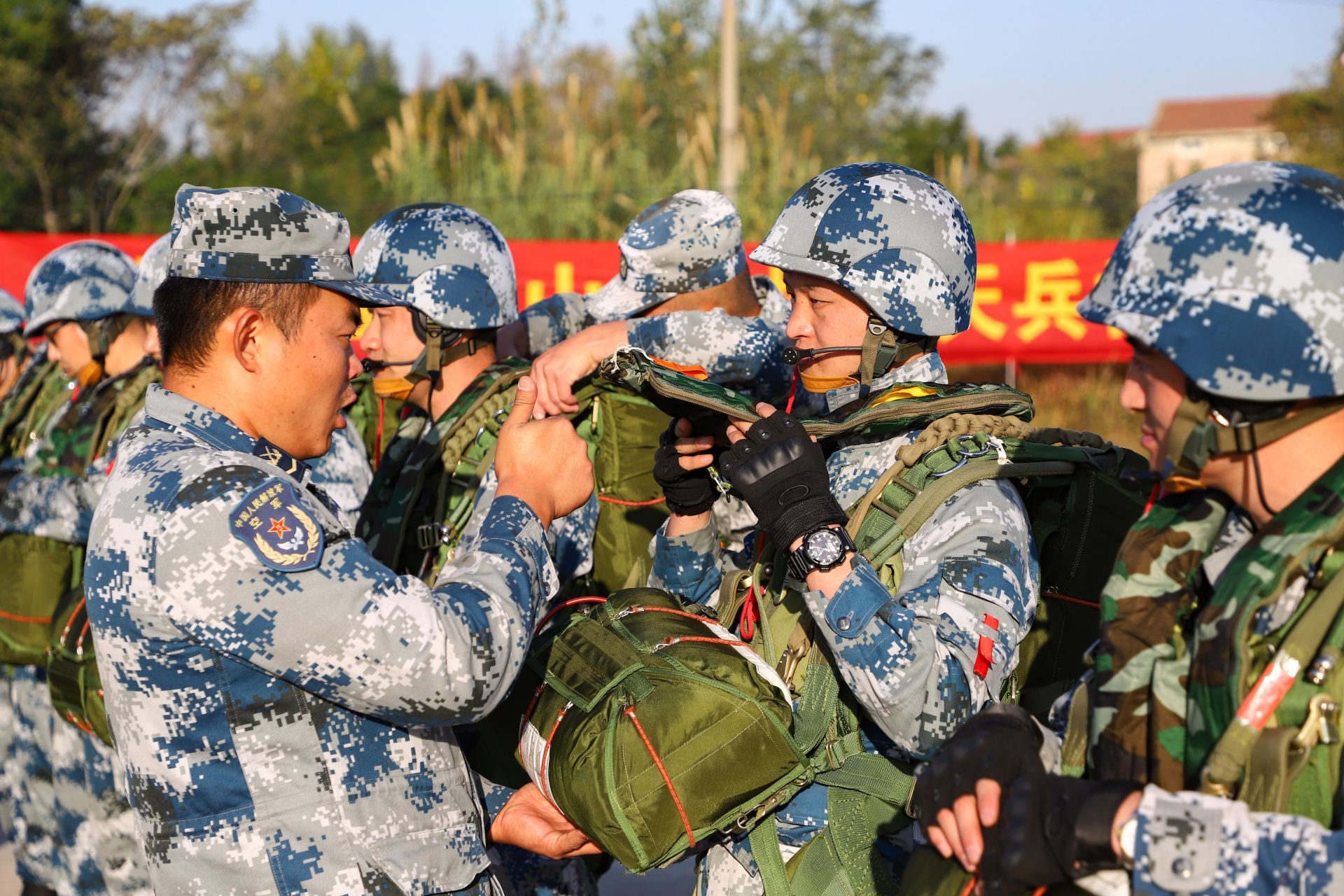 空降兵第十五军，揭秘其级别与荣耀，揭秘空降兵第十五军的级别与荣耀历程