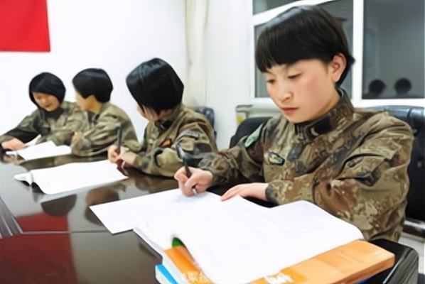 双一流大学入伍，青年学子投身国防的新篇章，双一流大学学子投身国防，开启青年入伍新篇章