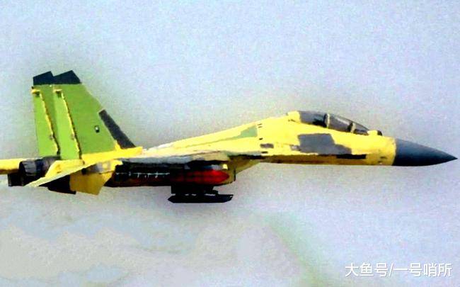 歼-16挂载空地导弹，空中力量的新型打击利器，歼-16挂载空地导弹，空中打击新型利器