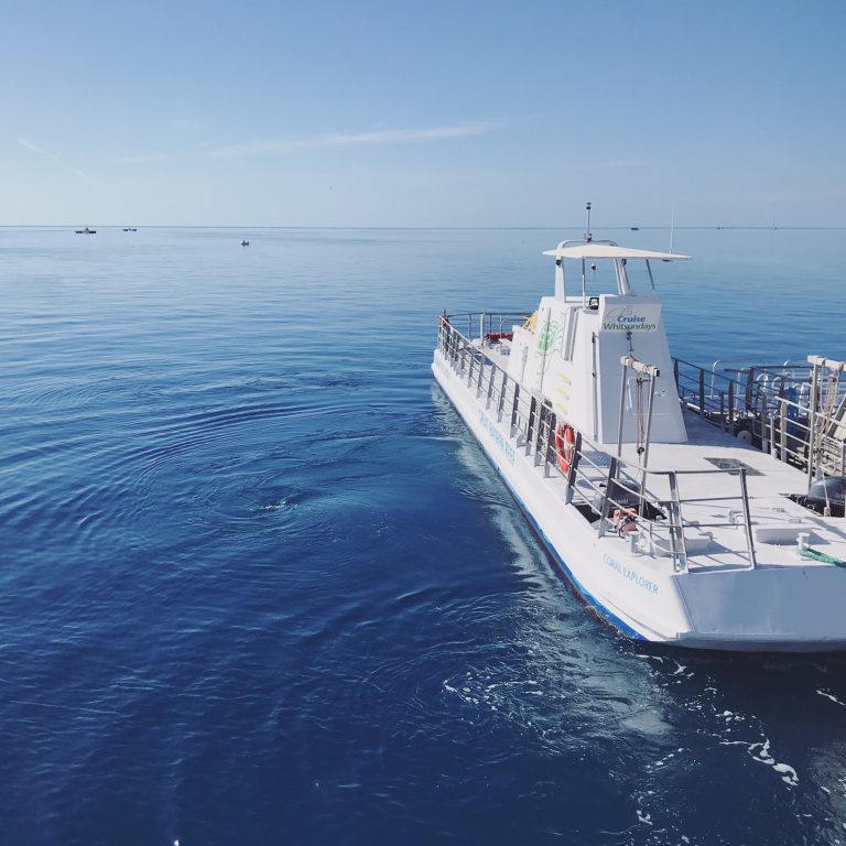 半潜船观光船,探索水上世界的全新方式,半潜船观光船,水上世界探索新体验