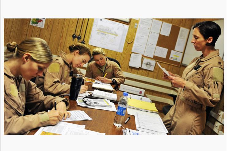 世界空军格局，美国独占鳌头，稳坐前三宝座，全球空军格局概览，美国稳居前三，独领风骚