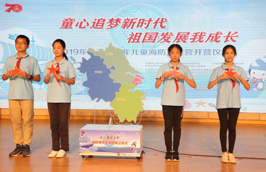 庆祝辉煌历程,阅兵中首列队伍的风采与力量——纪念我国成立七十周年阅兵仪式上最初走过的列队,纪念我国七十周年阅兵仪式上首列队伍,辉煌历程中的风采与力量展现