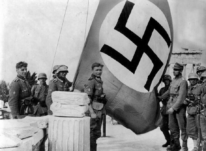 伞兵属于空军,精英之翼的荣耀,精英之翼,伞兵荣耀——空军精英的骄傲