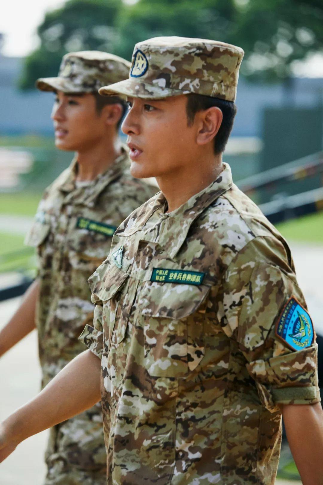 伞兵属于空军,精英之翼的荣耀,精英之翼,伞兵荣耀——空军精英的骄傲