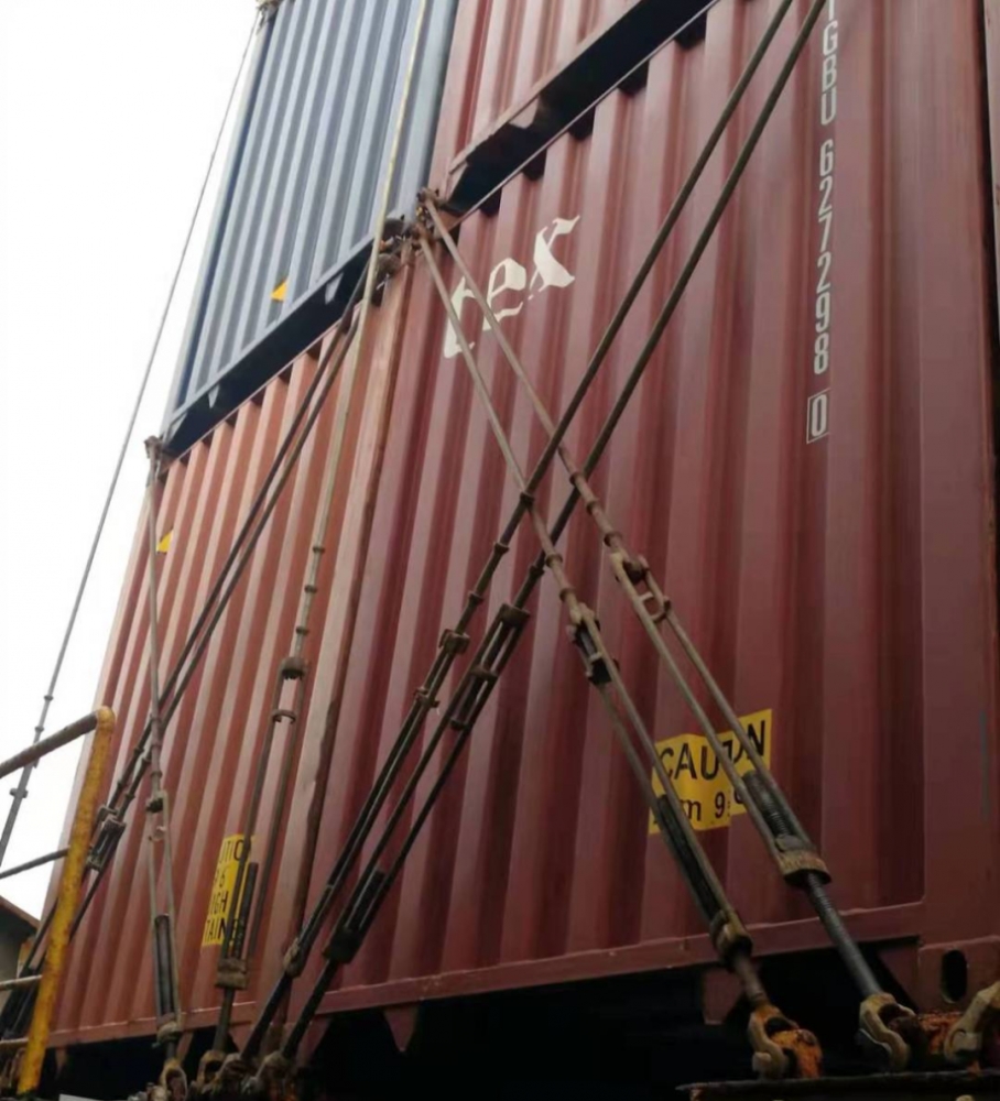 甲板上的集装箱，揭示海洋运输中的关键元素，甲板集装箱，揭示海洋运输核心要素