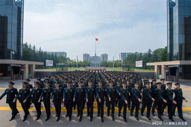 火箭军工程大学军服，荣耀的象征与时代的印记，火箭军工程大学军服，荣耀时代的印记与象征