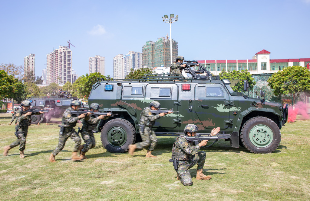 武警特战装甲车，现代战争中的先锋力量，武警特战装甲车，现代战争的先锋力量
