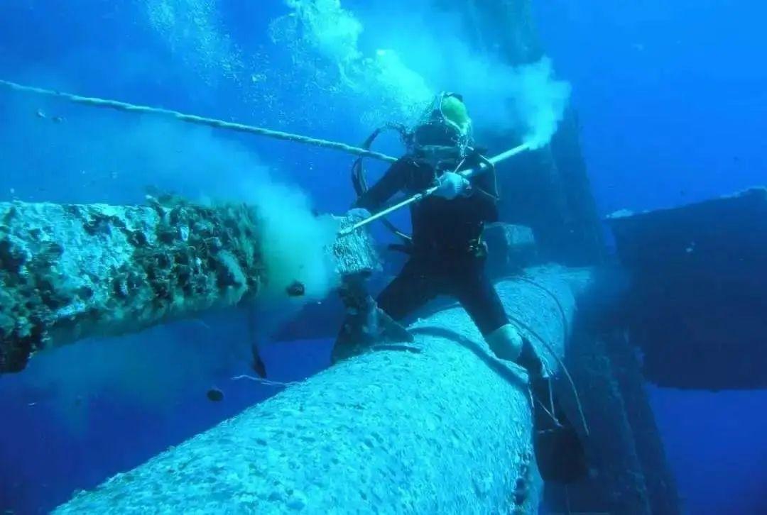 潜水员的神秘世界与英勇事迹，潜水员的神秘世界与英勇探险之旅