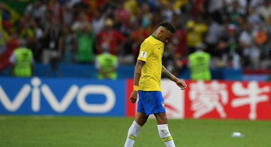 阿根廷球员集体跪地痛哭，失利背后的故事与情感共鸣，阿根廷球员失利后的情感共鸣，集体跪地痛哭背后的故事