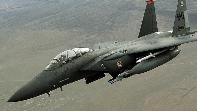 中国战斗机和美国战斗机差距有多大，中美战斗机性能差距分析，实力对比与差异解读