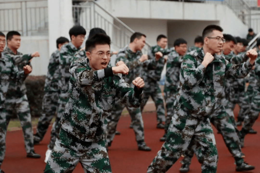 全天候的挑战，24小时军训体验，全天候军训挑战，24小时军训体验纪实
