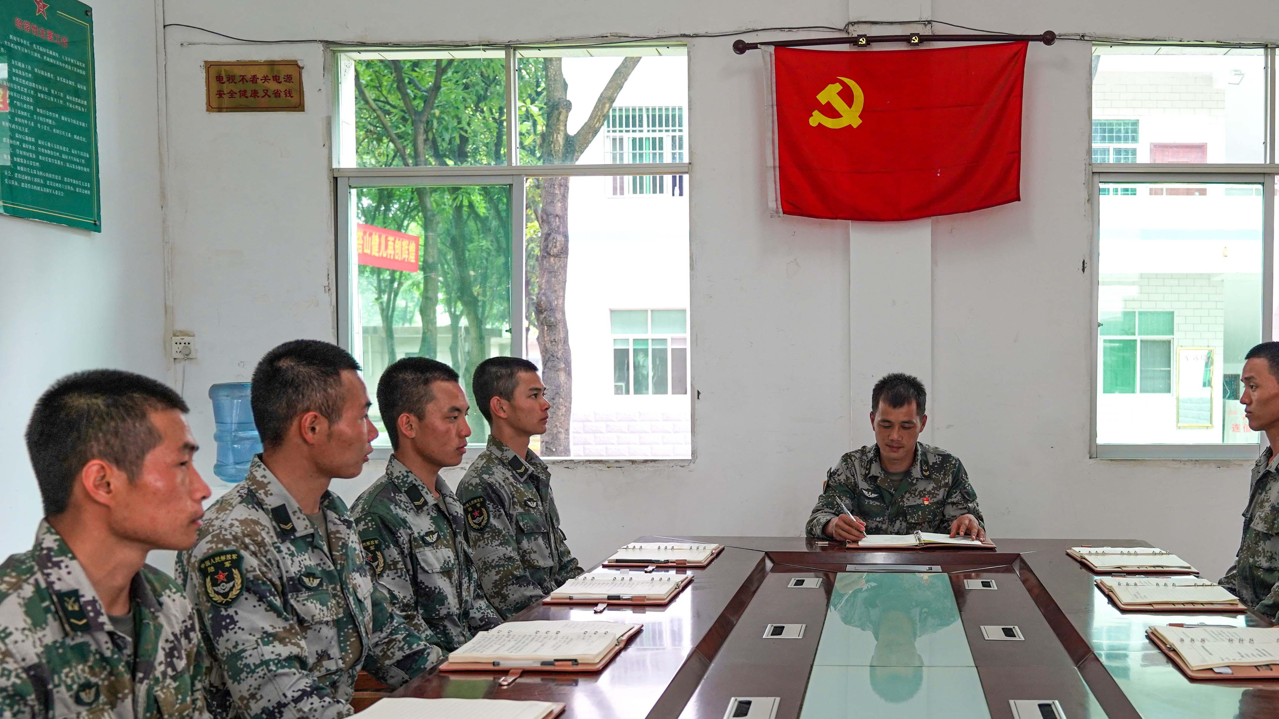 军士与兵役制的区别,探究两种制度的本质差异,军士与兵役制,本质差异探究