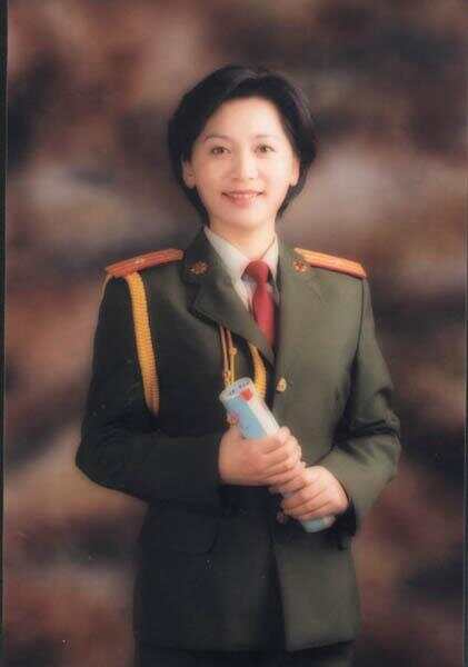 中央电视台七套节目军事女主持人,闪耀荧屏的军事之花,中央电视台七套军事女主持人,荧屏上的军事之花闪耀风采