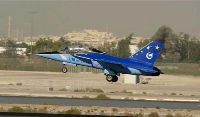 雅克130与猎鹰，空中传奇的交融，雅克130与猎鹰，空中传奇的交融时刻