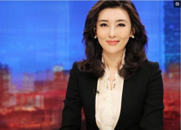 戎评说美女主持人——璀璨星光中的独特魅力，戎评揭秘美女主持人独特魅力，璀璨星光下的耀眼焦点