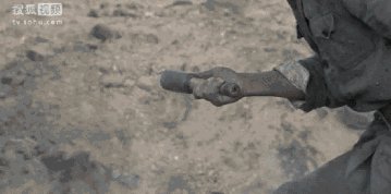 裤裆里塞手雷,一种荒诞与现实的交织,裤裆里塞手雷,荒诞与现实的交织