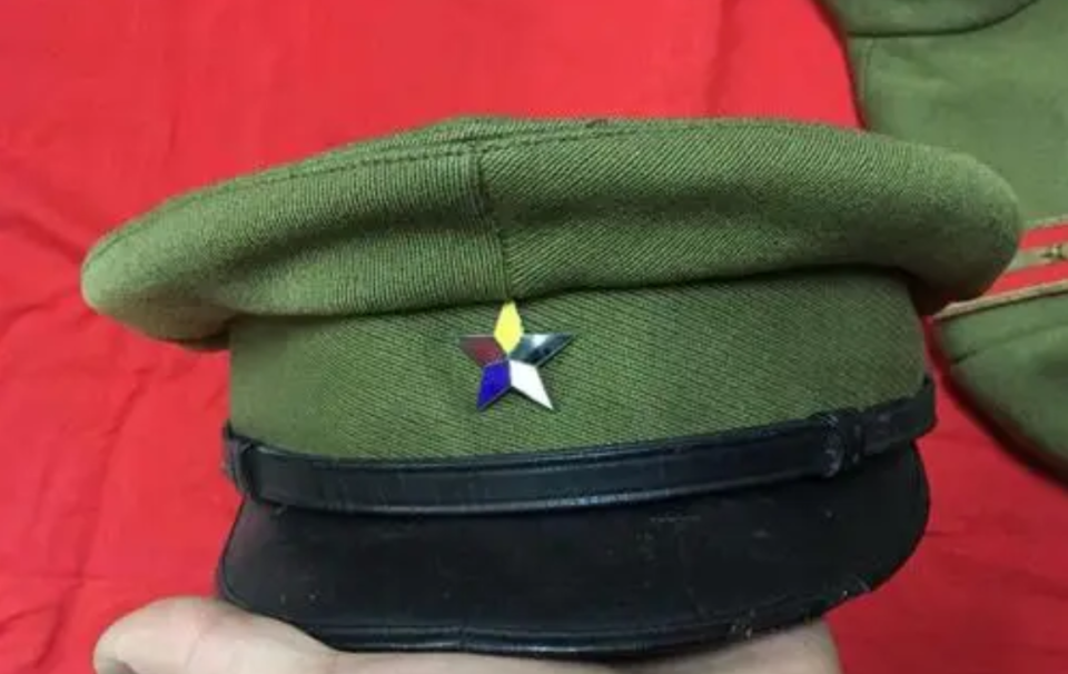 探索军帽的世界，各种军帽图片的魅力展示，军帽世界探索，展示各种军帽图片的魅力