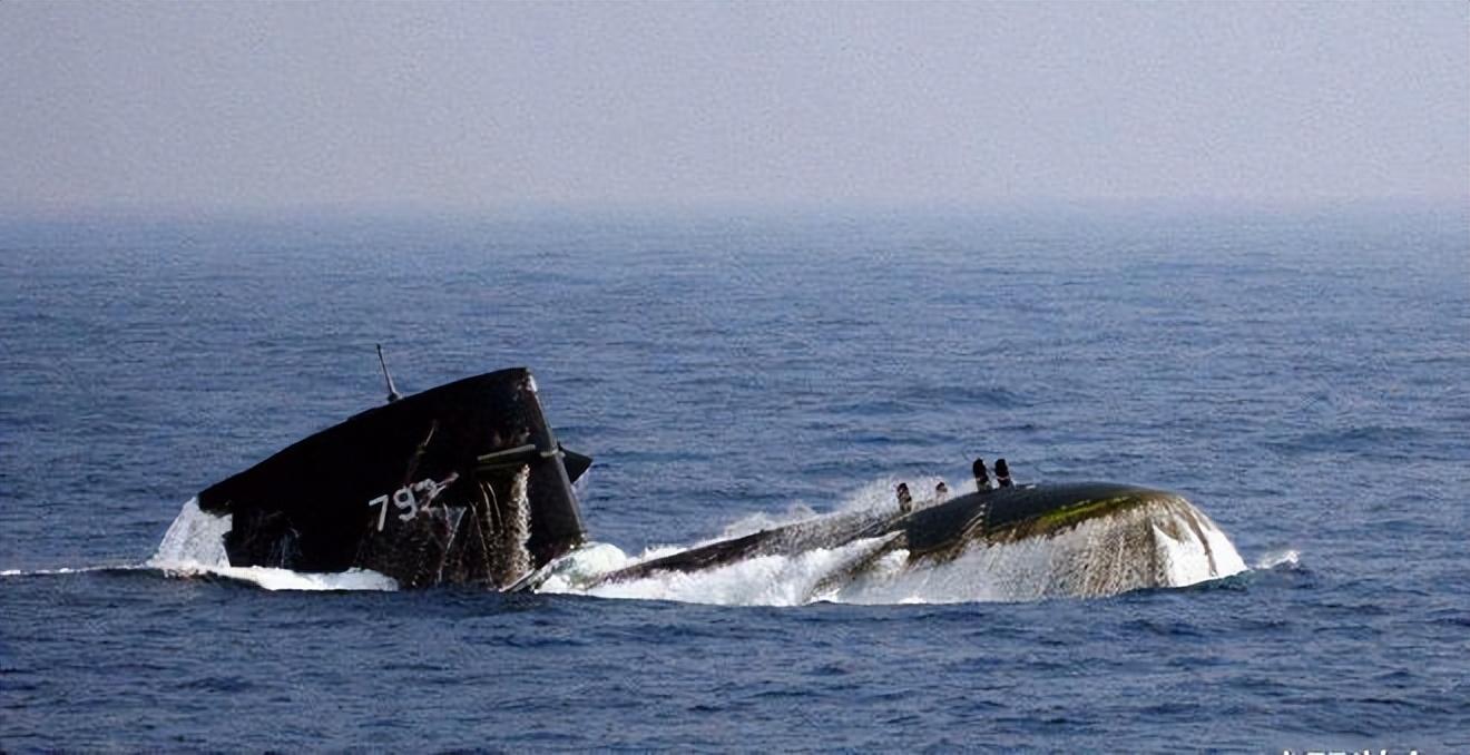 俄罗斯潜艇与美国潜艇对撞事件,深度解析与反思,俄罗斯与美国潜艇对撞事件,深度剖析与反思