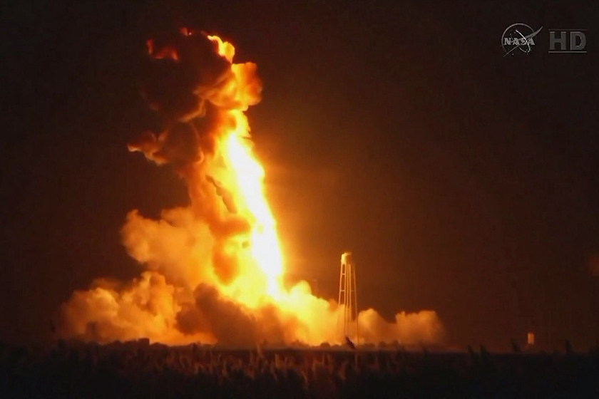 火箭发射升空爆炸，探索宇宙的惊险之旅，火箭发射升空爆炸，宇宙探索之旅的惊险瞬间