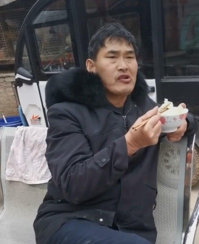 舞蹈雄赳赳气昂昂，力与美的完美结合，力与美完美结合，雄赳赳舞蹈展现风采