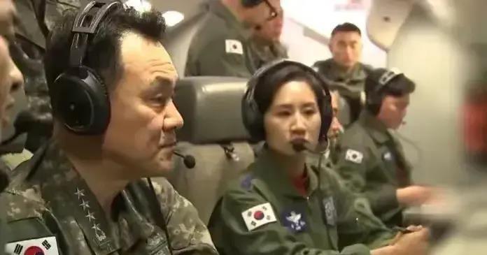 关于未来可能的国际局势变化，中国在2024年与某国的潜在冲突分析，2024年中国与某国潜在冲突分析，未来国际局势变化展望