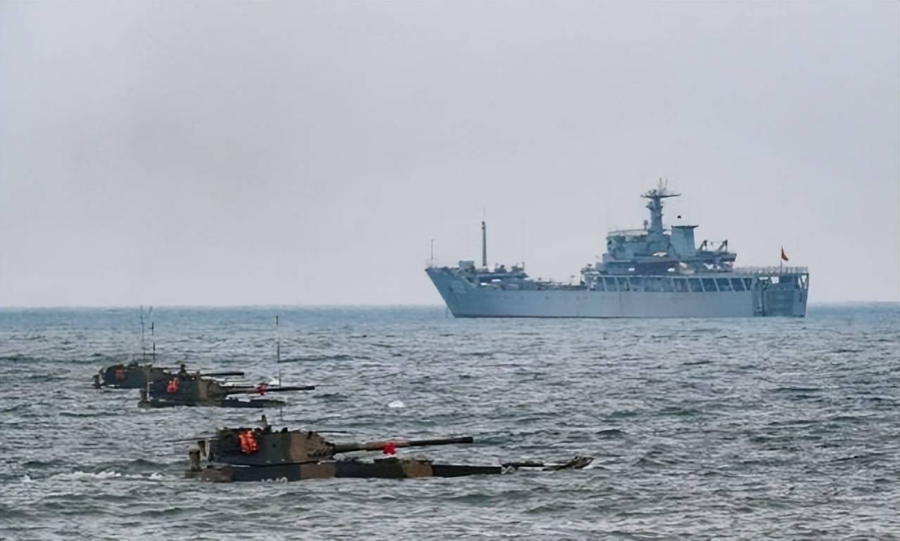 解放军航母巡航,守护和平,不针对台军,解放军航母巡航,守护和平,策略透明不针对台军