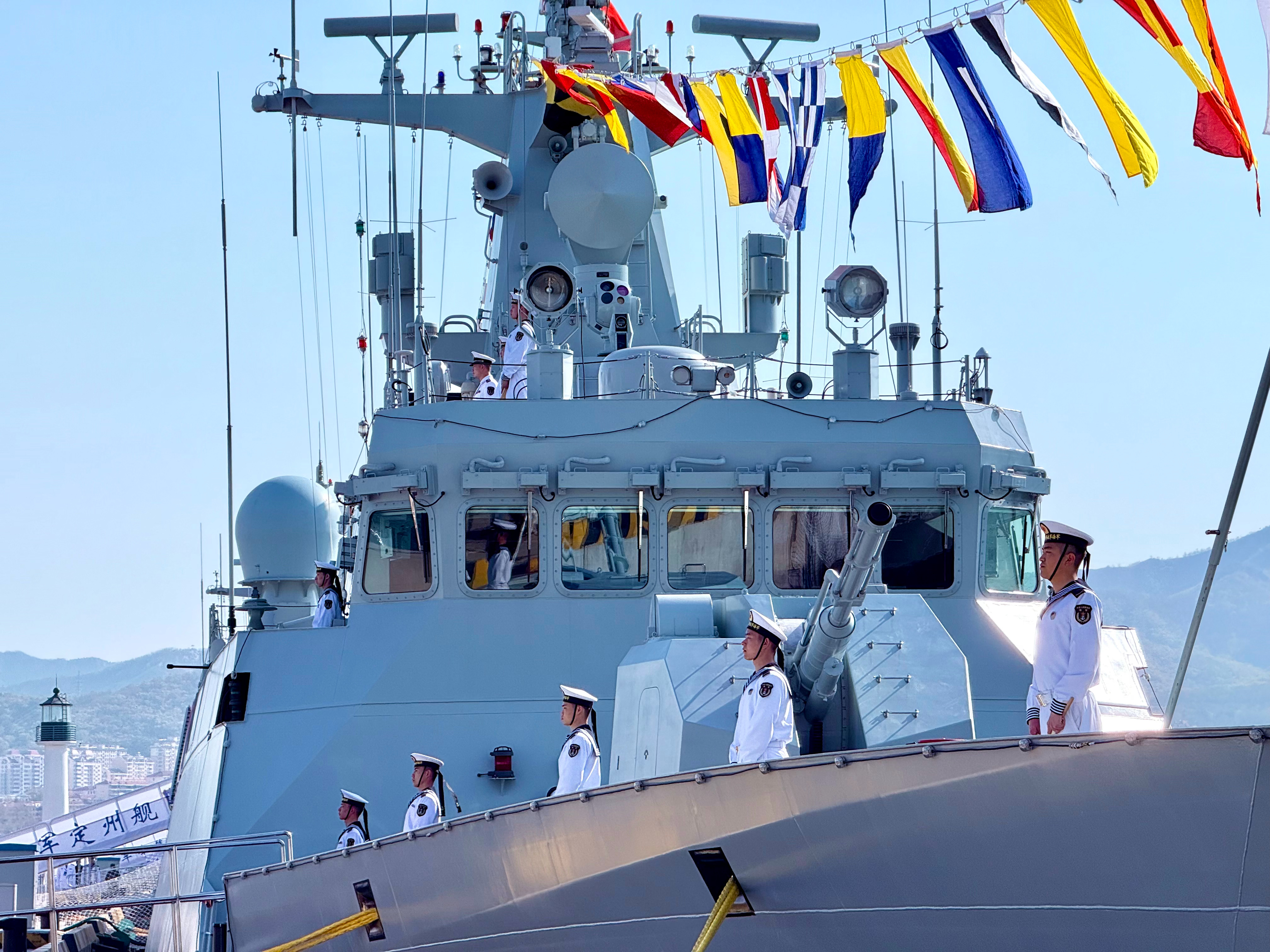 海军节军营开放日,展现海军风采,深化军民融合,海军节军营开放日,展现风采,军民融合共进