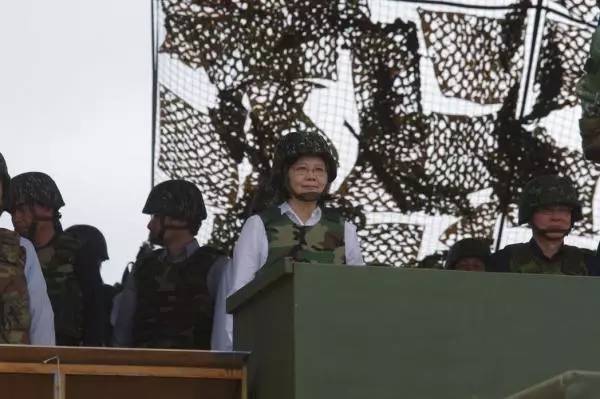 军事频道中的杜季蔚,一位军事传播者的风采与时代担当,杜季蔚,军事传播者的风采与时代担当,展现军事频道担当精神