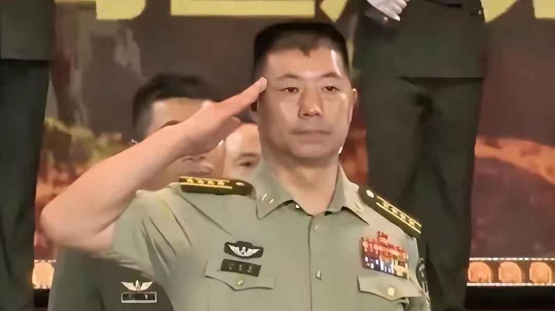 祁发宝佩戴六排勋表亮相,荣耀与担当的象征,祁发宝佩戴六排勋表展现荣耀与担当的象征