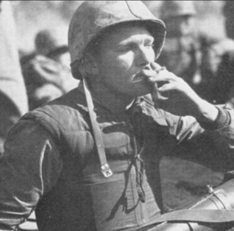 志愿军缴获美军防弹衣,揭示战争背后的故事,揭秘战争背后故事,志愿军缴获美军防弹衣经历