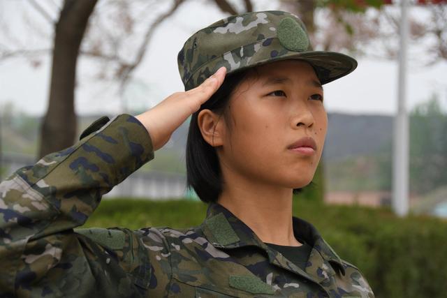 女兵短发式样的独特魅力与时代价值,女兵短发式样的独特魅力及其时代价值