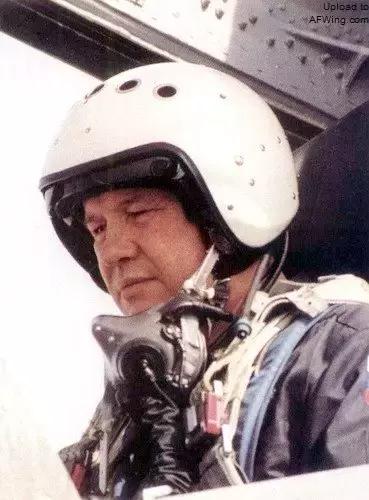 前掠翼飞机,设计与性能优势探讨,前掠翼飞机设计及其性能优势解析