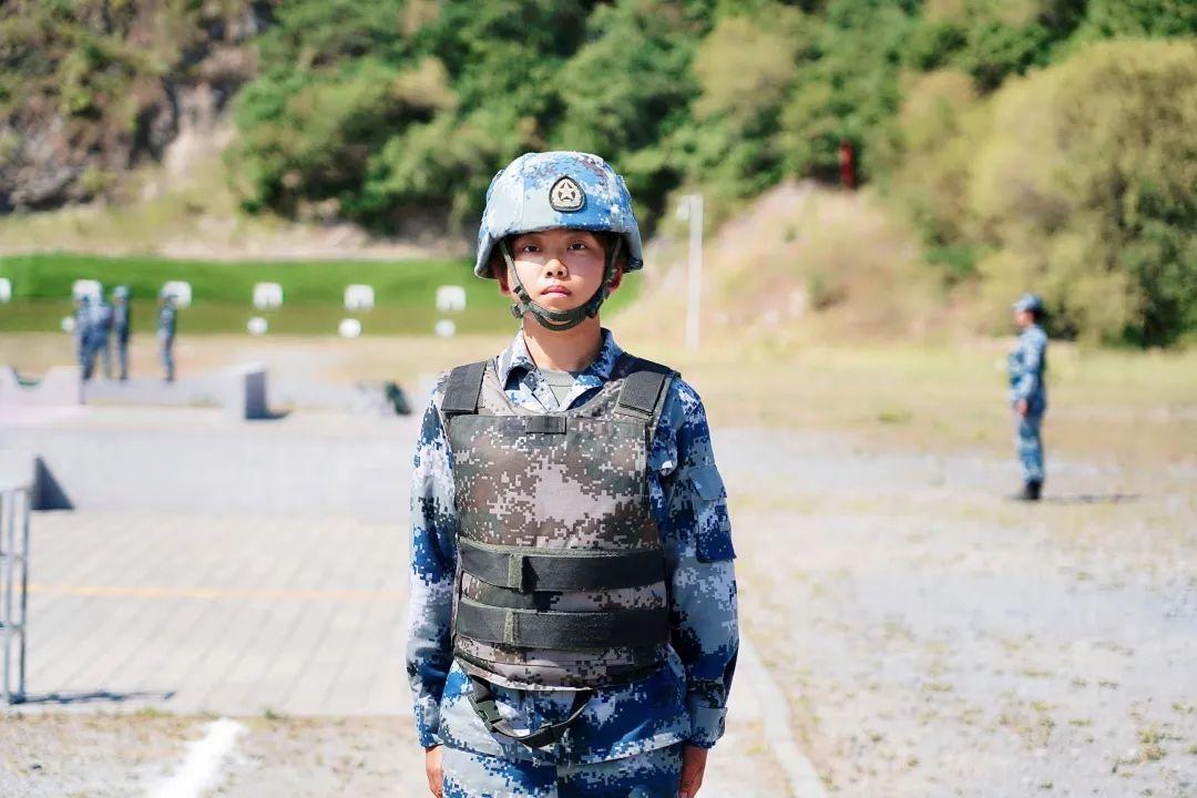 驻香港部队女兵仪仗队视频,展现新时代巾帼英雄风采,驻香港部队女兵仪仗队风采,新时代巾帼英雄展现风采的视频