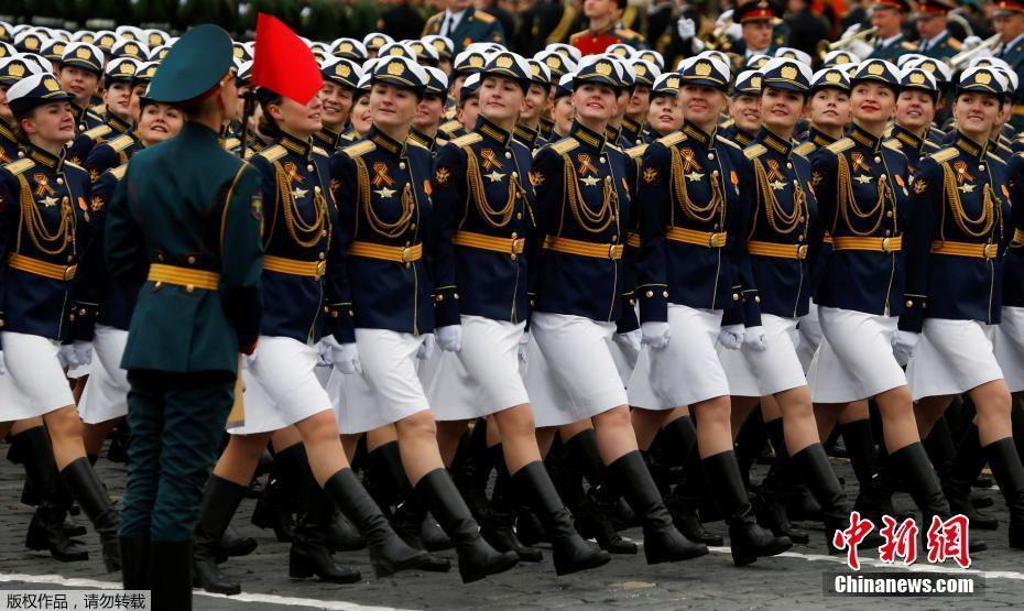 俄罗斯正在阅兵,历史传统与现代展示,俄罗斯阅兵盛典,历史传统与现代风采的完美结合