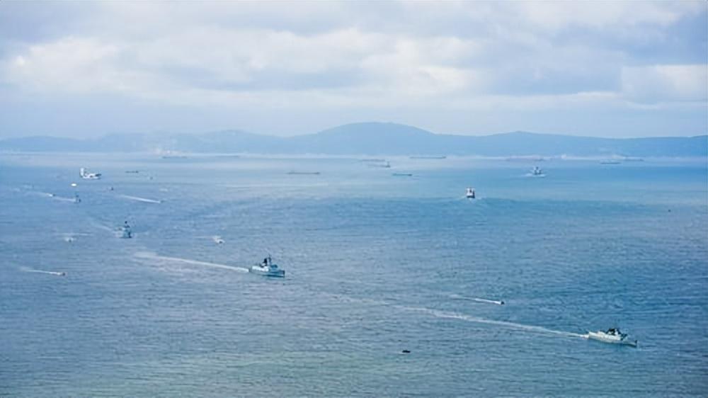 关于中国海军新型驱逐舰的探讨,8艘055型驱逐舰,一艘未获之谜,中国海军新型驱逐舰揭秘,8艘055型舰艇与一艘未解之谜的探讨