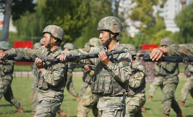 揭秘71集团军新兵连所在地,锤炼热血青年的钢铁熔炉,揭秘新兵连所在地,热血青年锤炼钢铁熔炉,71集团军新兵连探秘之旅