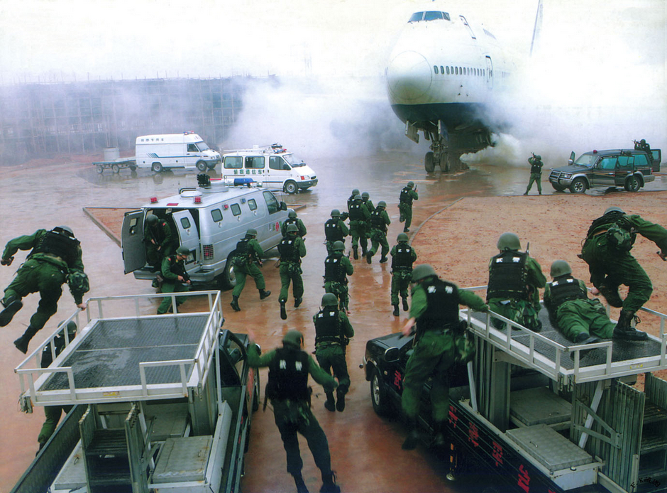 武警特战与特种兵,谁更厉害?,武警特战与特种兵,谁更胜一筹?