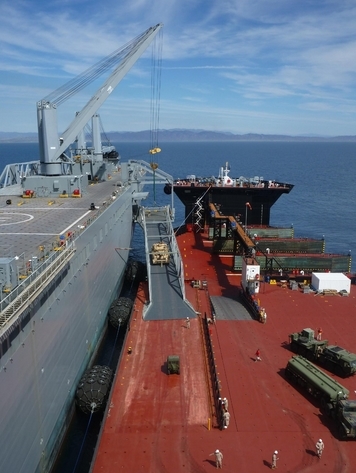 半潜船,钢铁之力的杰作,半潜船,钢铁巨作的杰出代表