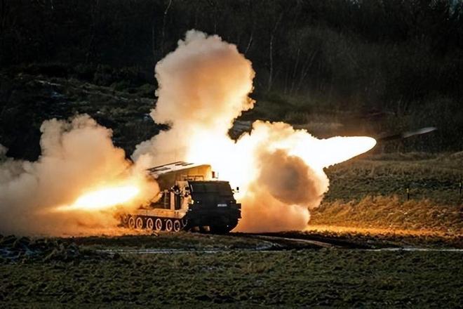 BM-30火箭炮，现代战场上的重要火力支援，BM-30火箭炮，现代战场火力支援的利器