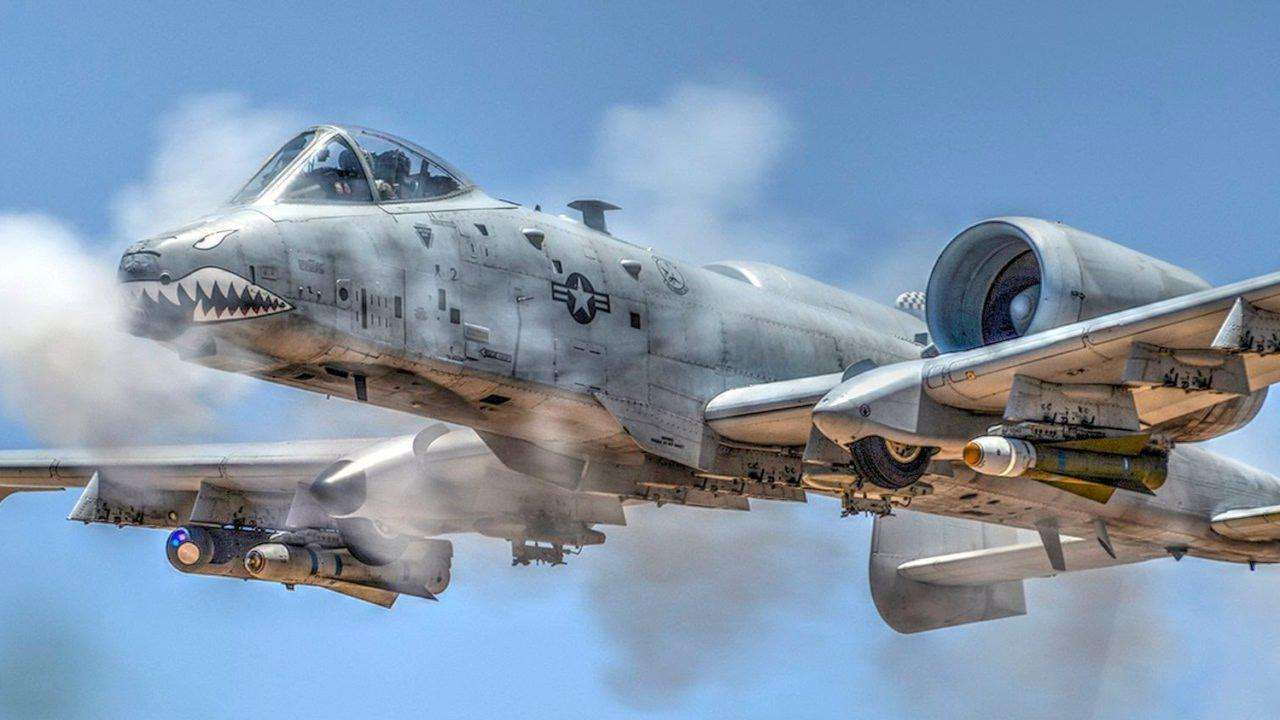 A-10攻击机的暴力美学,空中力量的独特代表作,A-10攻击机,空中力量的暴力美学代表