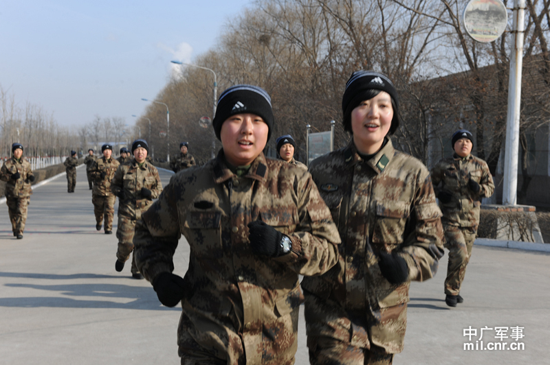 北京军区女兵图片,展现新时代巾帼英雄的风采,北京军区女兵风采,新时代巾帼英雄展现风采的图片展示