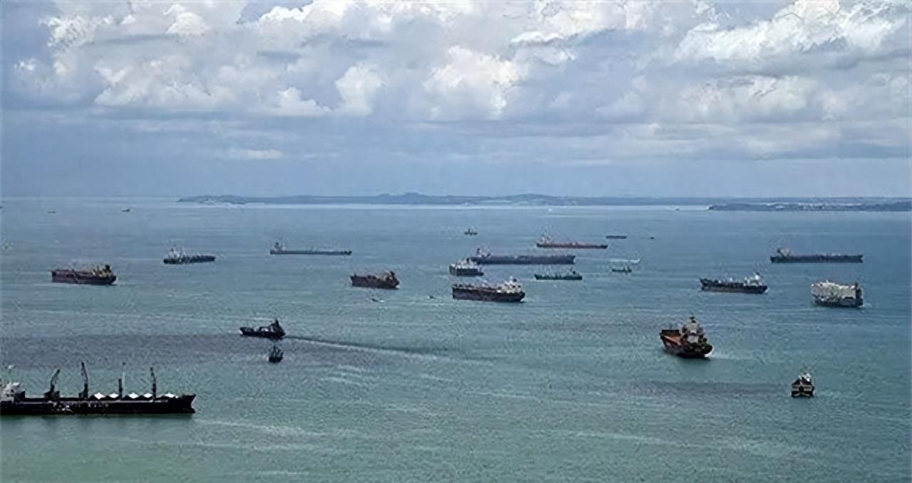 中国舰队穿越津轻海峡,展示海上力量的坚定决心与实力,中国舰队穿越津轻海峡,彰显海上力量决心与实力展示