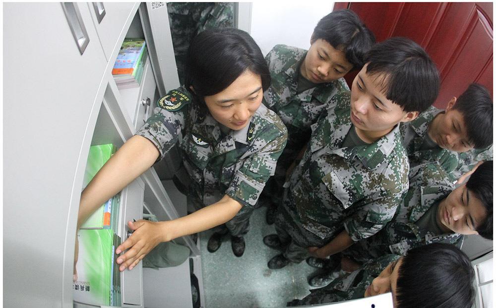为什么对女兵的要求很高,女兵的高标准要求的背后原因解析