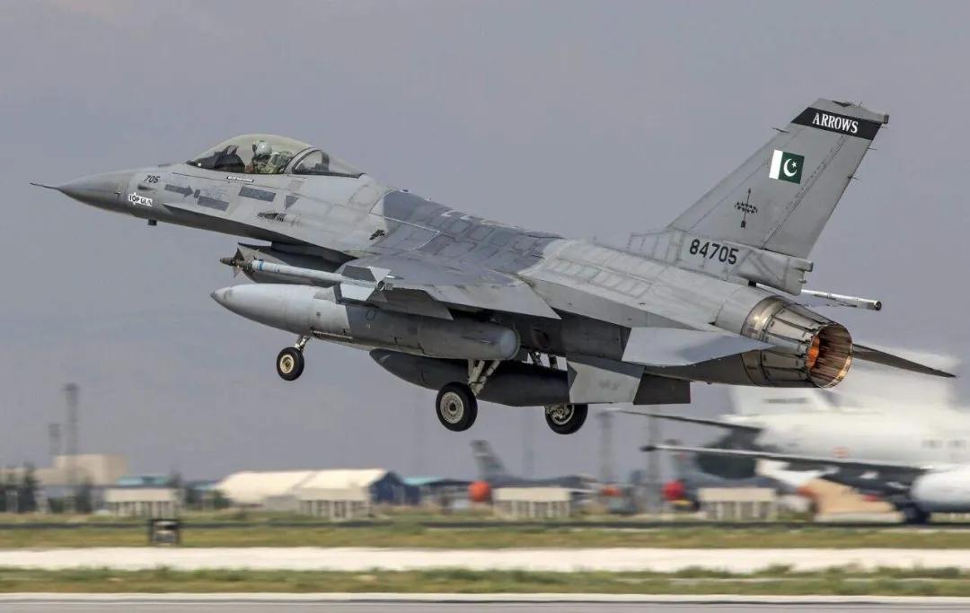 枭龙隐身版战机图片,揭示新一代战斗机的卓越性能与独特魅力,枭龙隐身版战机,卓越性能与独特魅力的新一代战斗机的图片展示