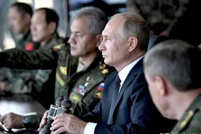 指挥现代海空行动，多维战场中的策略与协同作战艺术，多维战场中的指挥艺术，现代海空行动的策略与协同作战艺术