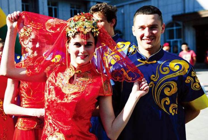 中俄通婚，跨越文化与地域的联姻，中俄通婚，跨越文化与地域的浪漫联姻