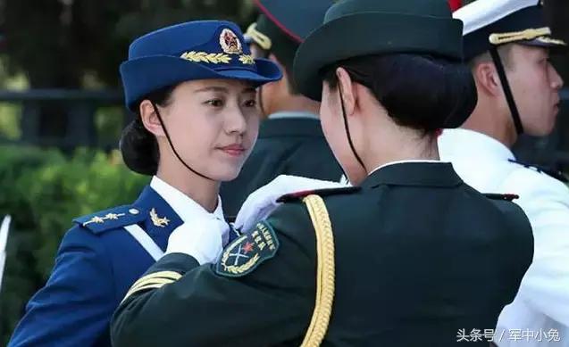 仪仗队白色腰带的绑定方法，仪仗队白色腰带绑定教程