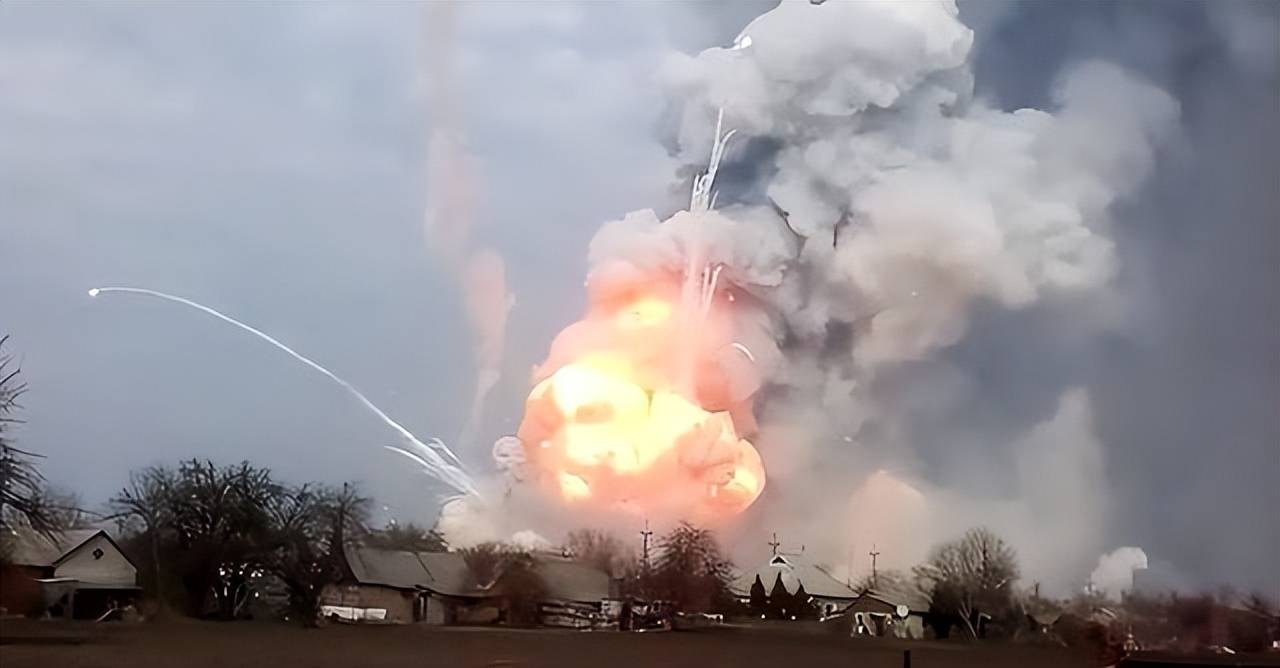 首批导弹落入俄本土,历史转折与全球反响,首批导弹落入俄本土引发全球反响与历史转折的探讨