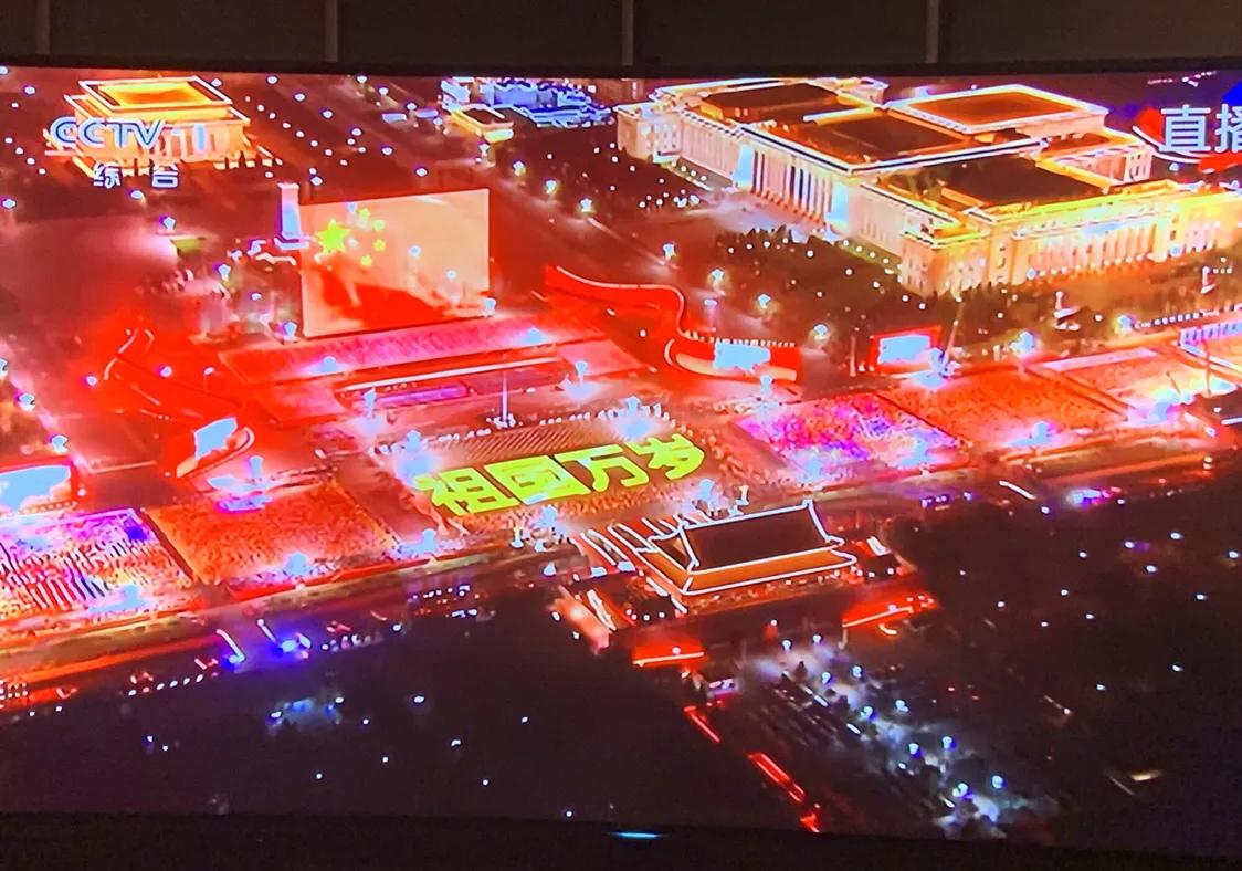 震撼心灵,激发豪情——观2019阅兵式有感,阅兵风采震撼心灵,豪情壮志激发未来——观2019阅兵有感