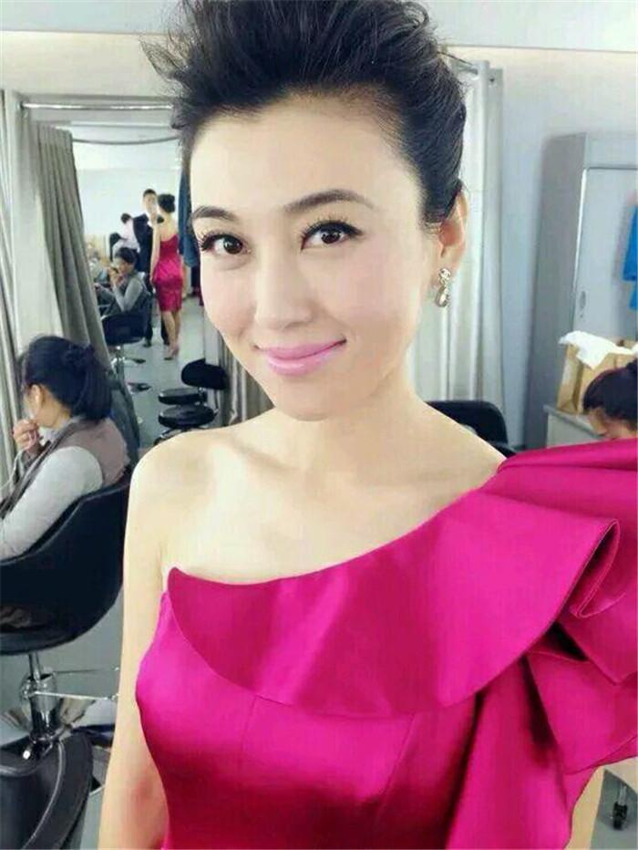 福建海峡卫视女主持人,闪耀荧屏的璀璨之星,福建海峡卫视女主持人,荧屏璀璨之星闪耀全场